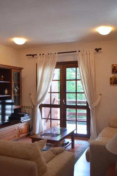 Apartament cu 4 camere decomandat în Cioplea