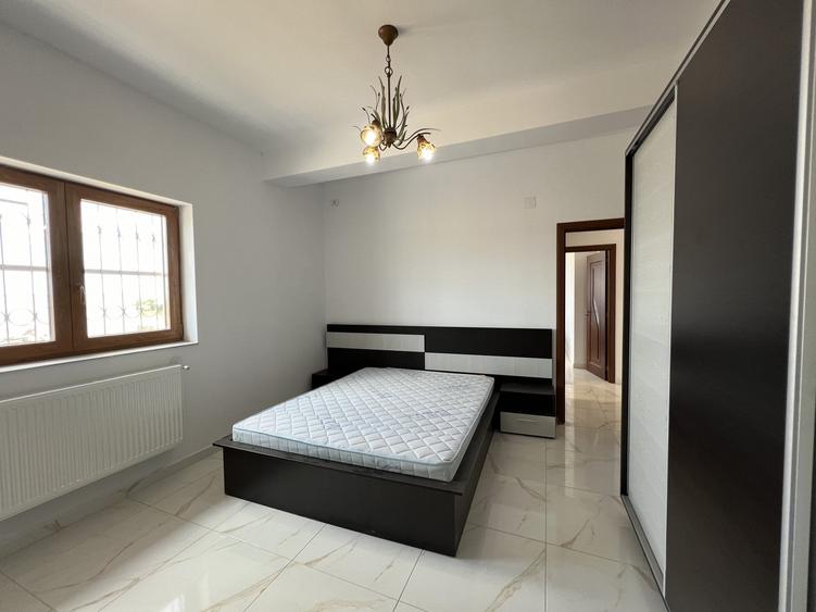 Casă individuală cu 4 camere cu Piscina în Frumușani