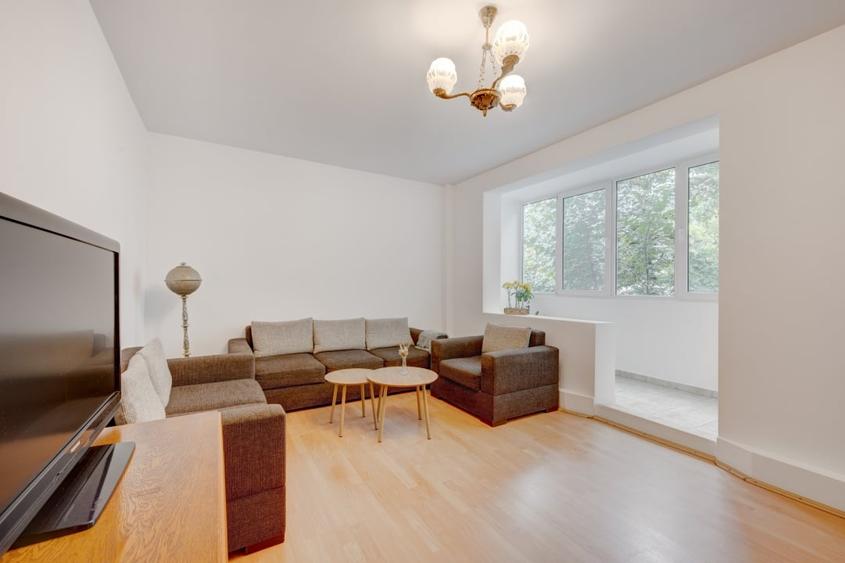Apartament cu 4 camere decomandat, mobilat în Giurgiului