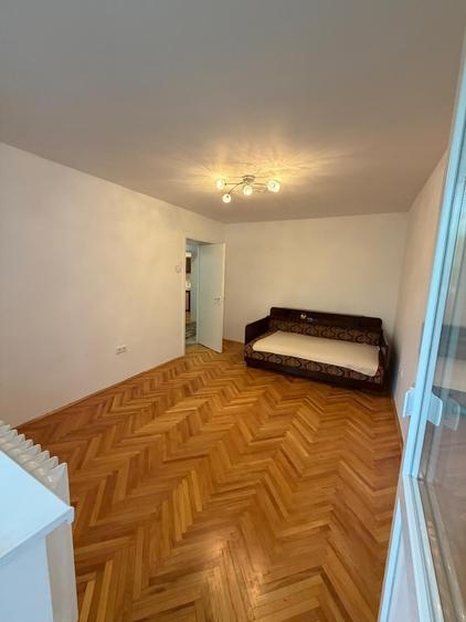 Apartament cu 3 camere decomandat, mobilat în Plopilor