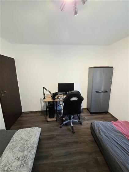 Apartament cu 3 camere decomandat, mobilat în Far