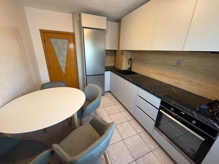 Apartament cu 3 camere semidecomandat, mobilat în Barbu Văcărescu