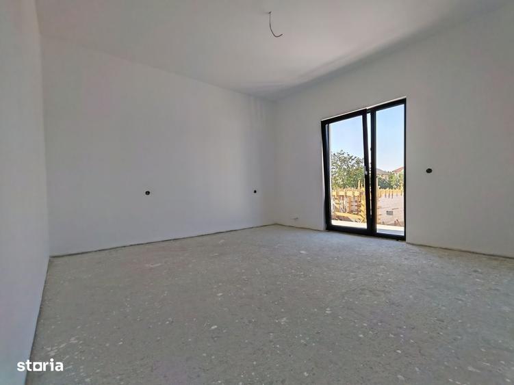Casă cu 4 camere în Lumina