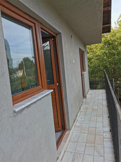 Casă individuală cu 4 camere cu Canalizare în Vest