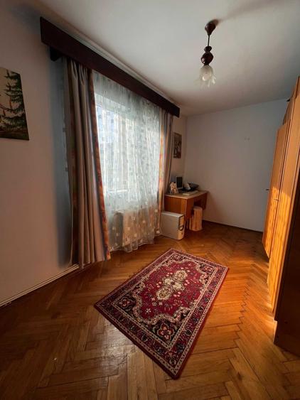 Apartament cu 3 camere semidecomandat în Gojdu