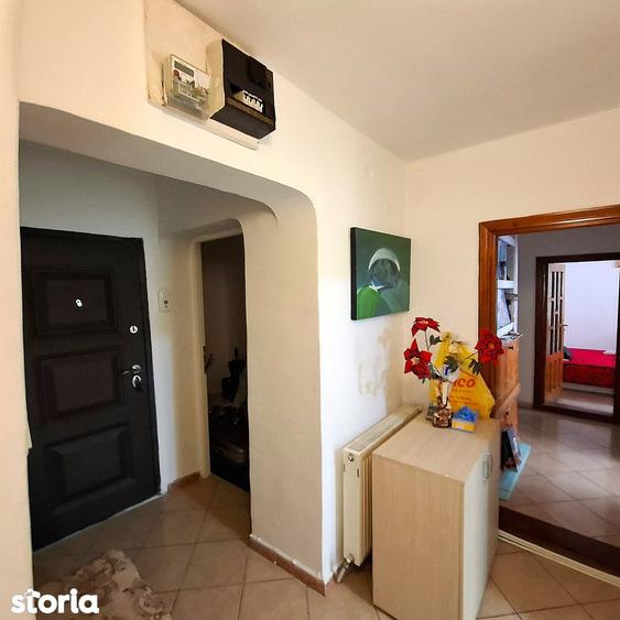 Apartament cu 4 camere decomandat în Central