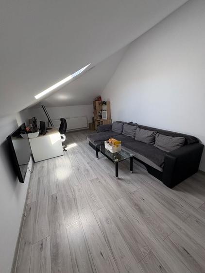 Apartament cu 3 camere decomandat în Fundeni