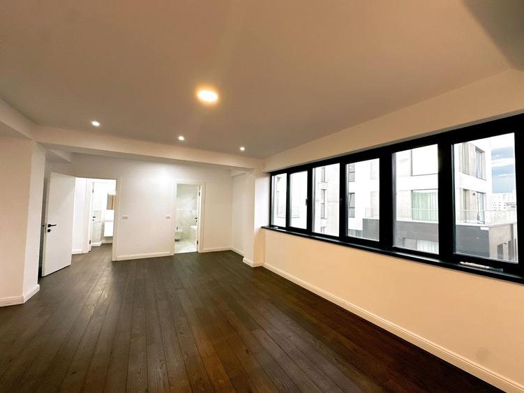Apartament cu 3 camere decomandat în Polonă