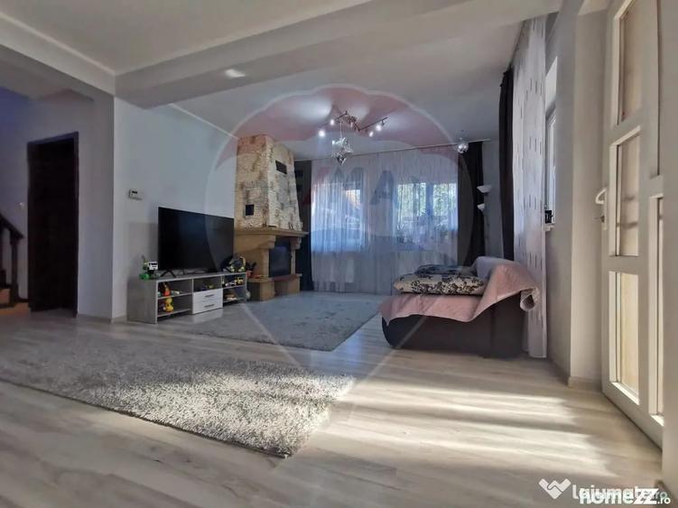 Casă cu 7 camere cu Teren 342 Mp în Calea Clujului