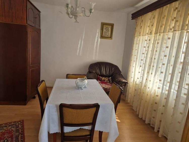 Casă individuală cu 5 camere cu Canalizare în 1 Decembrie
