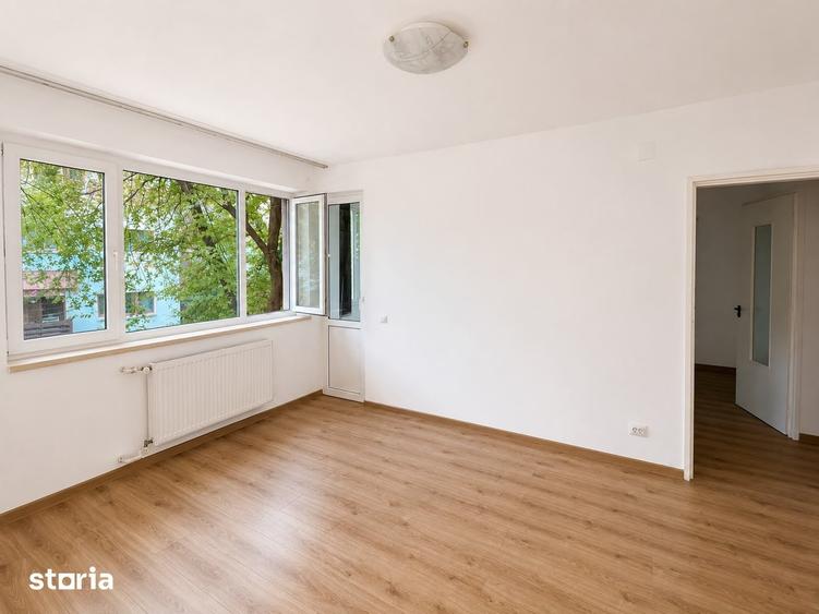 Apartament cu 3 camere decomandat în Crângași