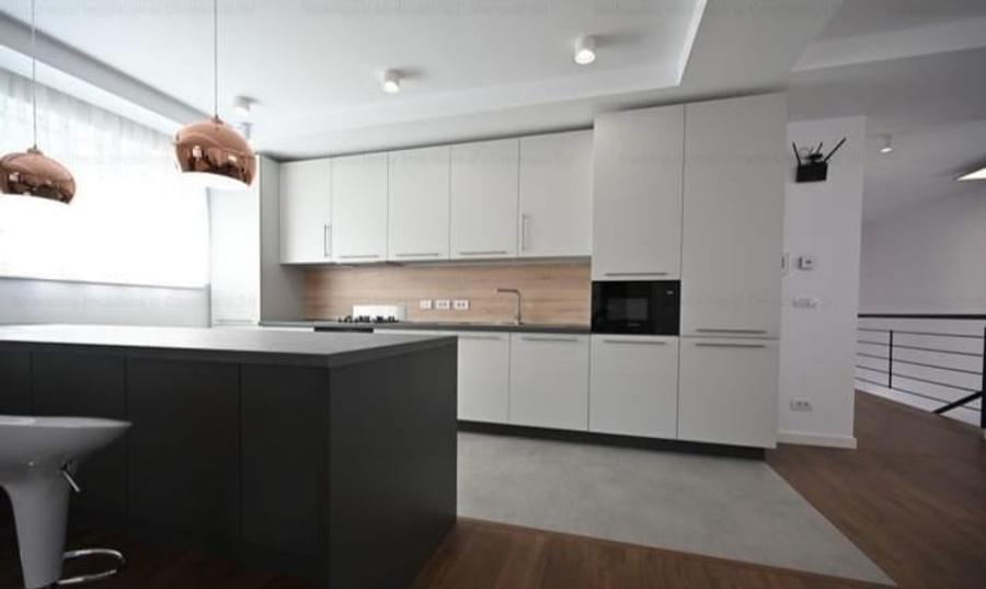 Apartament cu 4 camere în Dumbrăvița