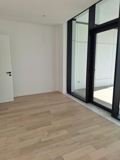 Penthouse cu 4 camere semidecomandat în Cotroceni