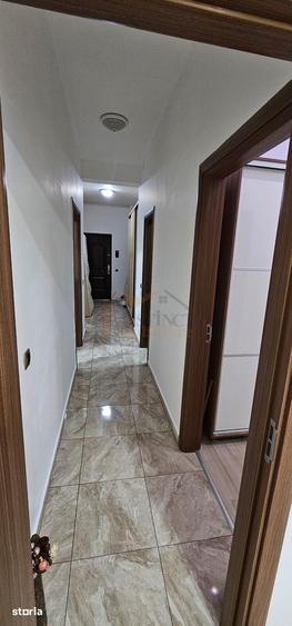 Apartament cu 3 camere decomandat în Tractorul