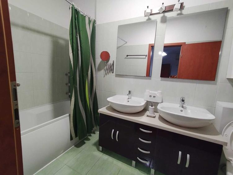 Apartament cu 3 camere semidecomandat în Titan