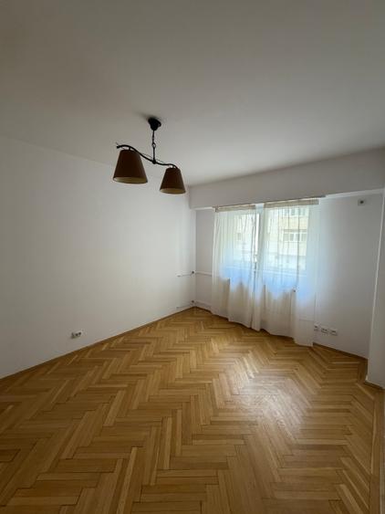 Apartament cu 3 camere semidecomandat în Universitate
