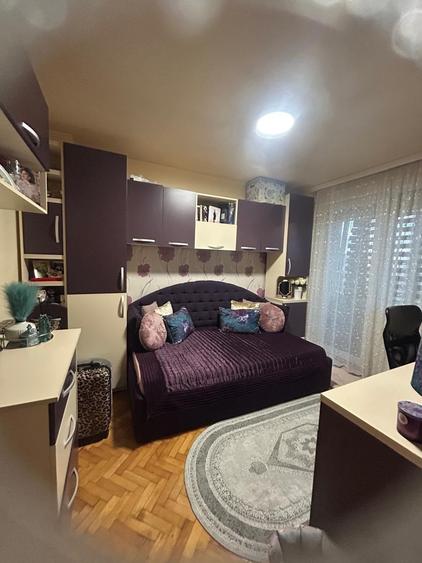 Apartament cu 4 camere decomandat în Central