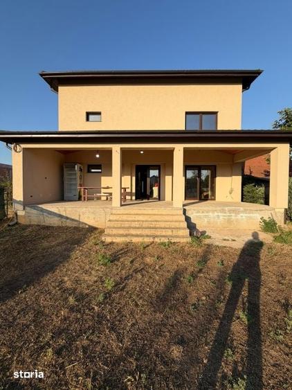 Casă cu 4 camere cu Teren 1400 Mp în Târgșoru Vechi