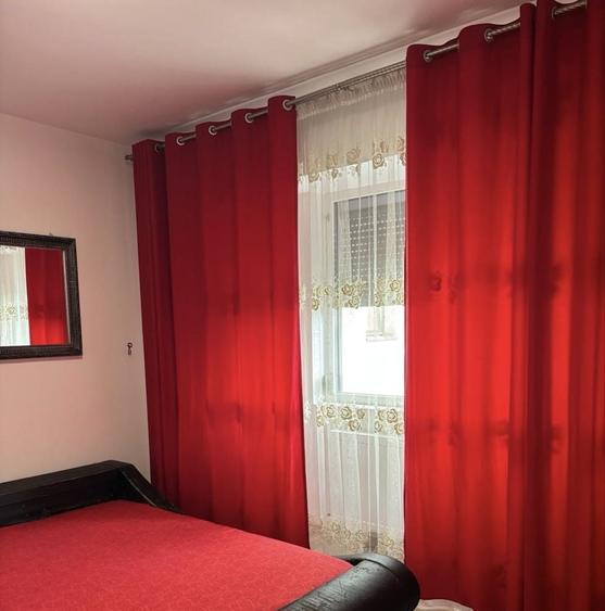 Apartament cu 3 camere decomandat în Lacu