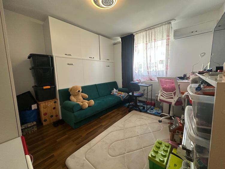 Apartament cu 3 camere decomandat în Banca Națională