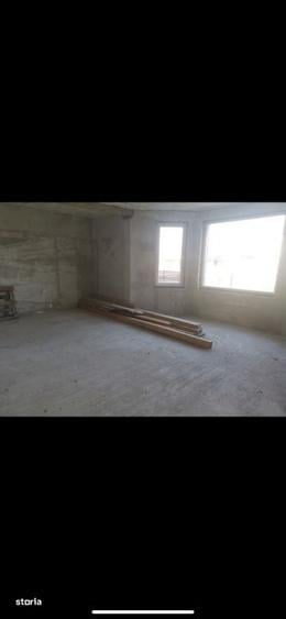 Casă cu 3 camere decomandat în Decebal