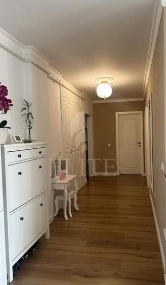 Apartament cu 3 camere semidecomandat, mobilat în Zorilor