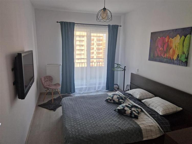 Apartament cu 2 camere decomandat, mobilat în Tractorul