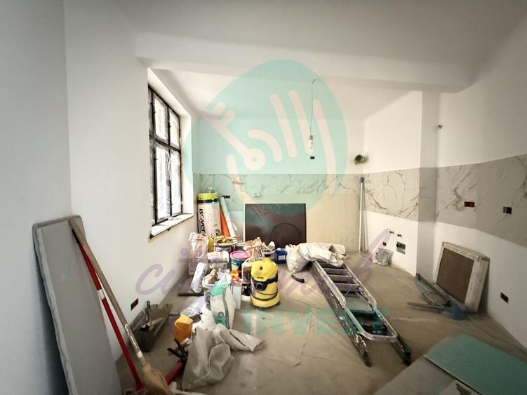 Apartament cu 3 camere semidecomandat în Universitate