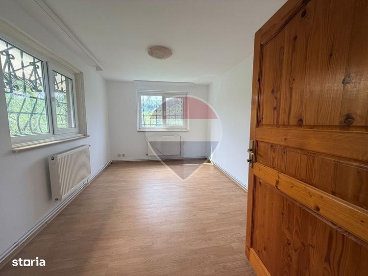 Casă cu 4 camere în Leamna de Jos