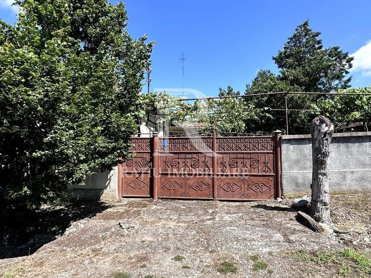 Casă individuală cu 2 camere cu Canalizare în Șumugiu