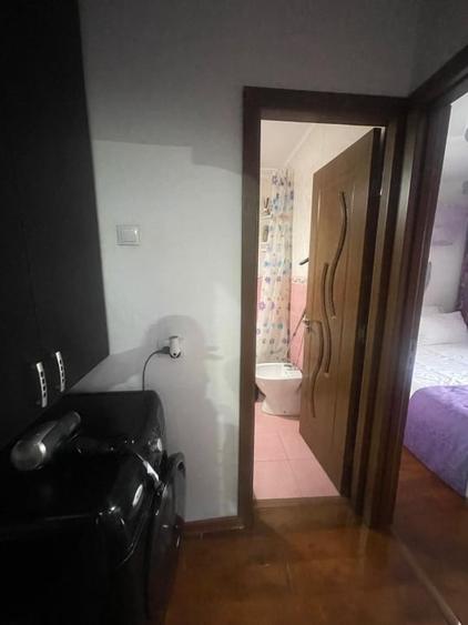 Apartament cu 3 camere decomandat, mobilat în Craiovița Nouă