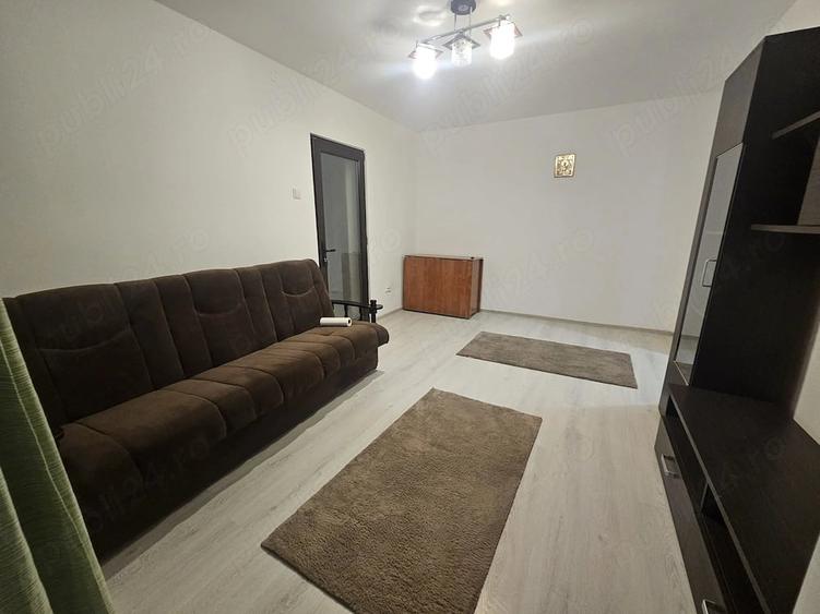 Apartament cu 2 camere semidecomandat în Podul de Piatră