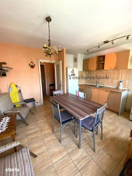Apartament cu 2 camere semidecomandat în Craiovița Nouă
