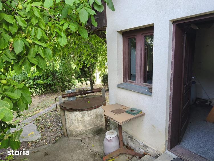 Casă cu Teren 1680 Mp în Ernei