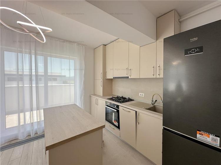 Apartament cu 3 camere decomandat, mobilat în Central