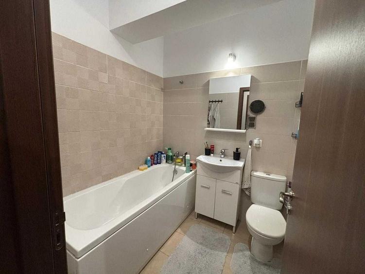 Apartament cu 2 camere decomandat, mobilat în Păcii