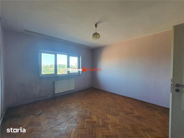 Casă cu 5 camere cu Teren 1463 Mp în Tăut