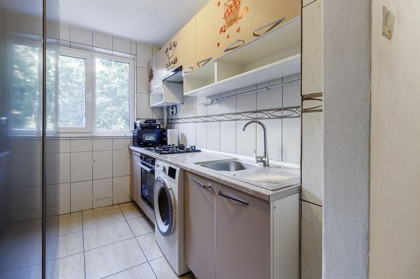 Apartament cu 3 camere semidecomandat, mobilat în Drumul Taberei