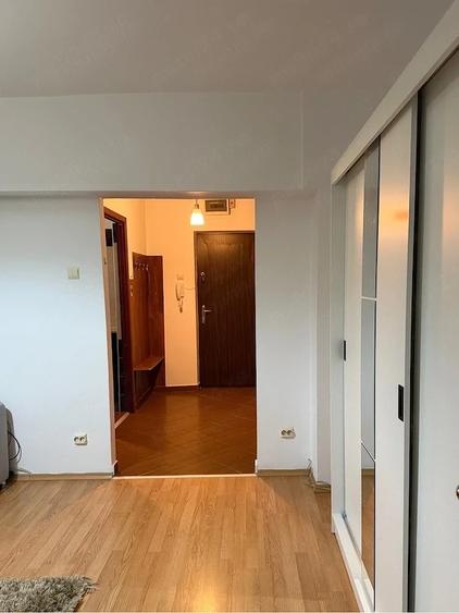 Apartament cu 2 camere semidecomandat, mobilat în Central