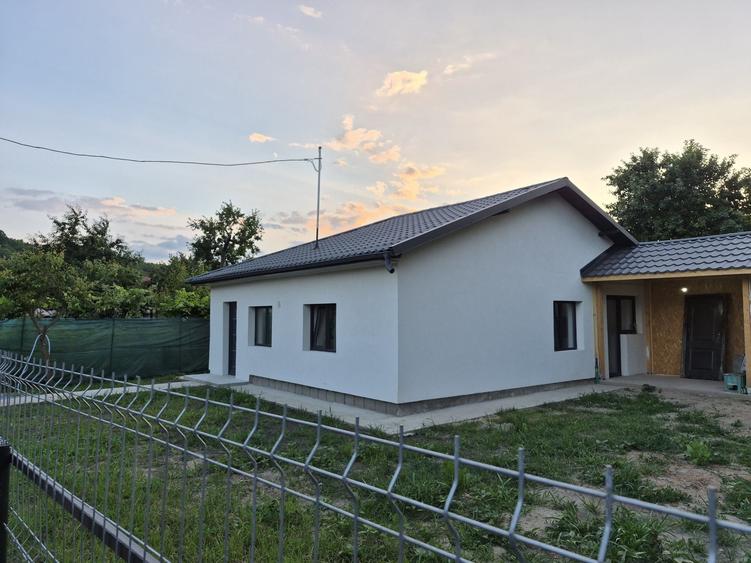 Casă cu 3 camere în Mărgineni