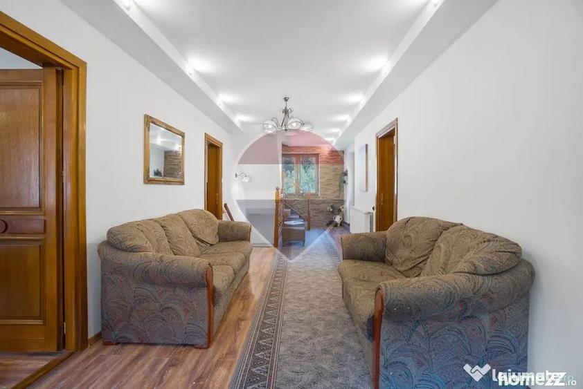 Casă cu 13 camere cu Teren 4780 Mp în Moieciu