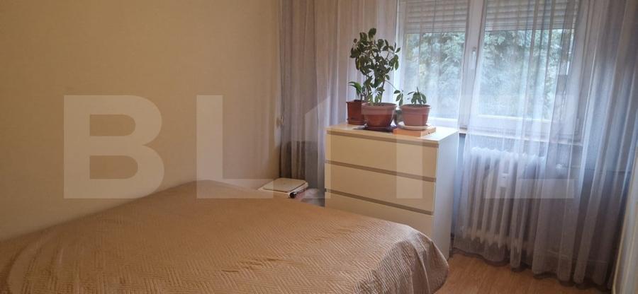 Apartament cu 3 camere semidecomandat, mobilat în Rovine