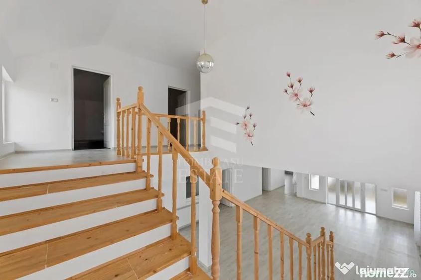 Casă cu 7 camere cu Teren 1446 Mp în Macea