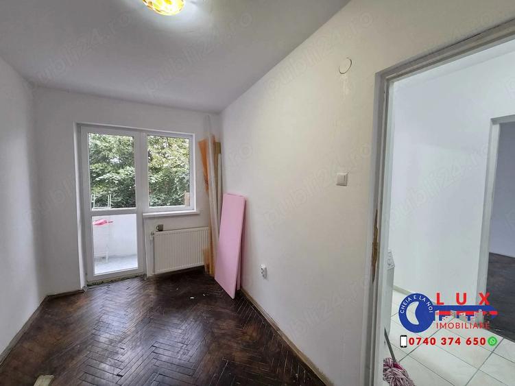 Apartament cu 3 camere semidecomandat în Babadag