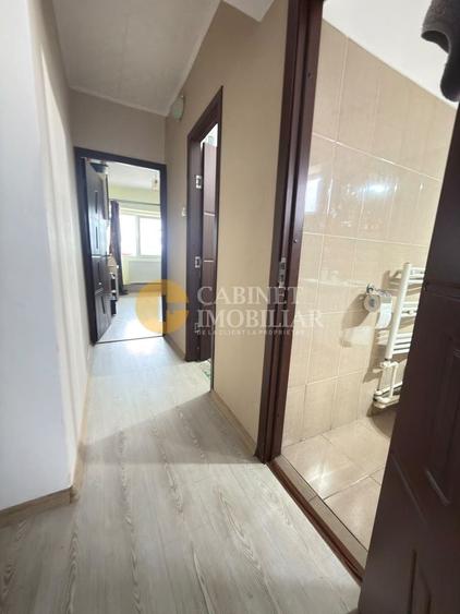 Apartament cu 4 camere decomandat, mobilat în Nicolina