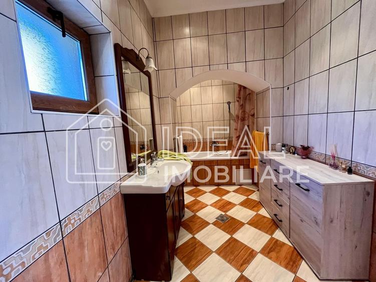 Casă individuală cu 4 camere cu Canalizare în Cârțișoara