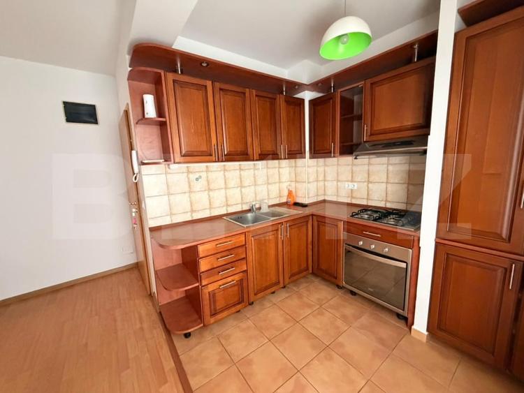 Apartament cu 2 camere semidecomandat, mobilat în Lipovei