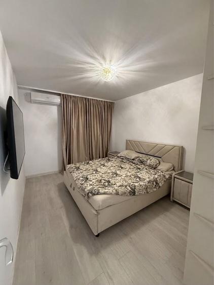 Apartament cu 3 camere decomandat în Titan