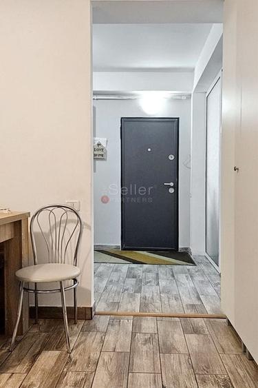 Apartament cu 3 camere decomandat, mobilat în Tractorul