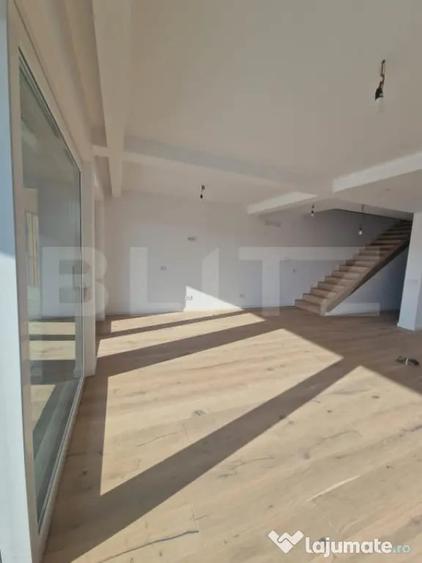 Casă cu 8 camere cu Teren 860 Mp în Central